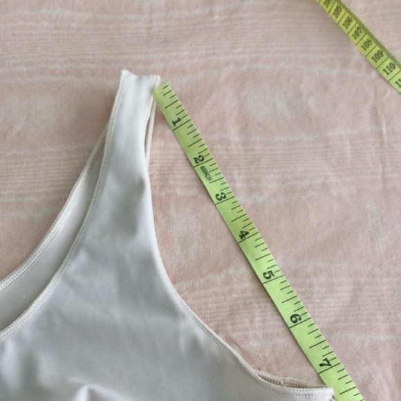 Woman’s Top by Ellen Tracy size XL color cream 85% Nylon 15% Spandex. #445 - Picture 6 of 7